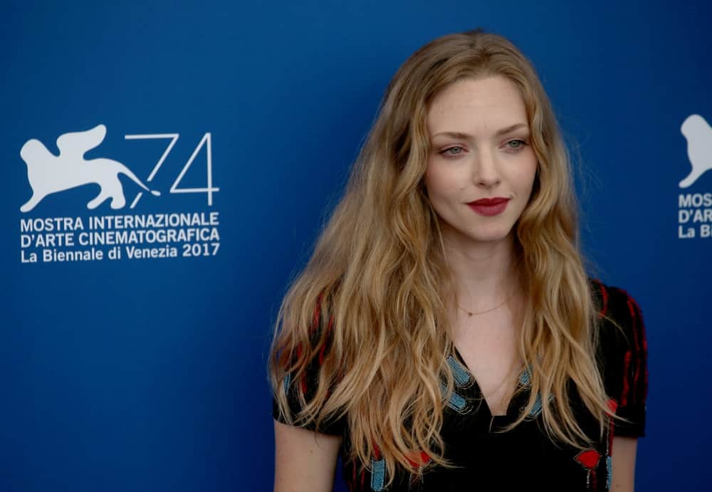 On August 31, 2017, Amanda Seyfried wore a casual black dress that she paired with her long sandy blond hair that was loose and tousled with subtle waves at the ‘First Reformed’ photocall during the 74th Venice Film Festival in Venice, Italy.