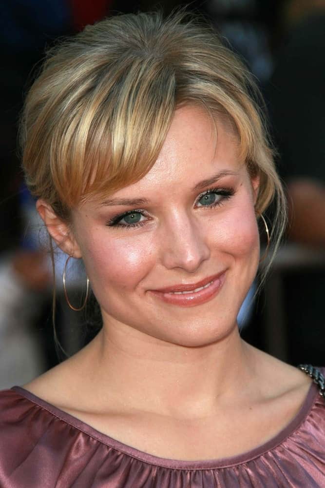 Kristen Bell exhibited a sweet aura at the world premiere of “The Game Plan” on September 23, 2007. She wore a pink dress and a messy updo with short side-swept bangs.