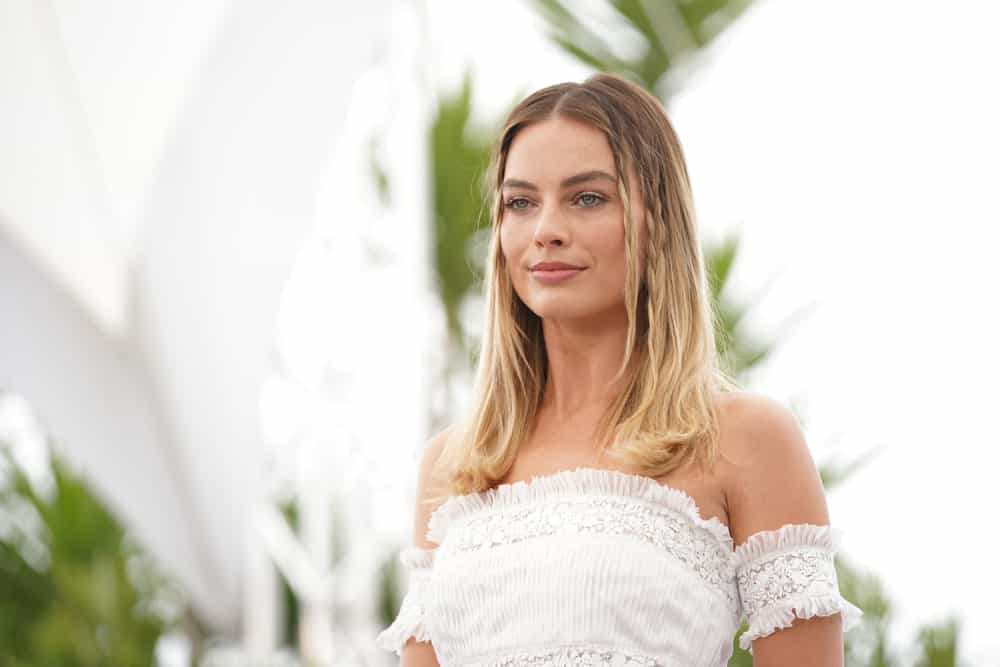 Margot Robbie incorporates her loose center-parted locks with side braids during the photocall for “Once Upon A Time In Hollywood” last May 22, 2019.