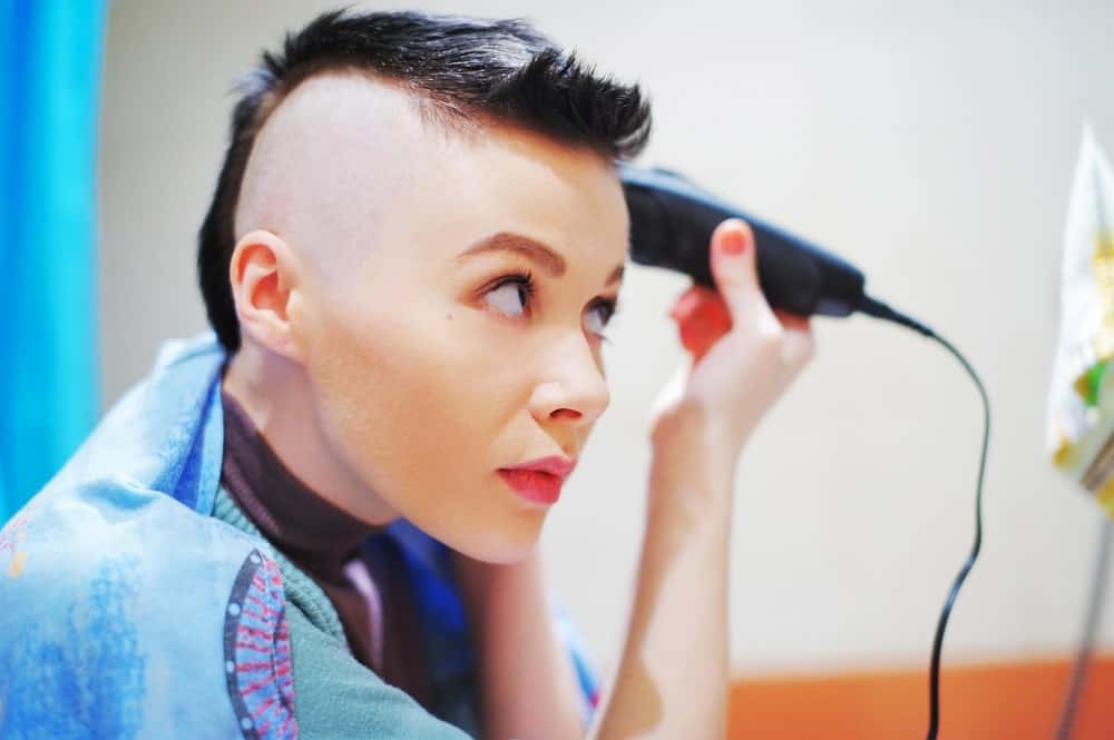 Pros and Cons of Shaving Your Head as a Woman – Headcurve